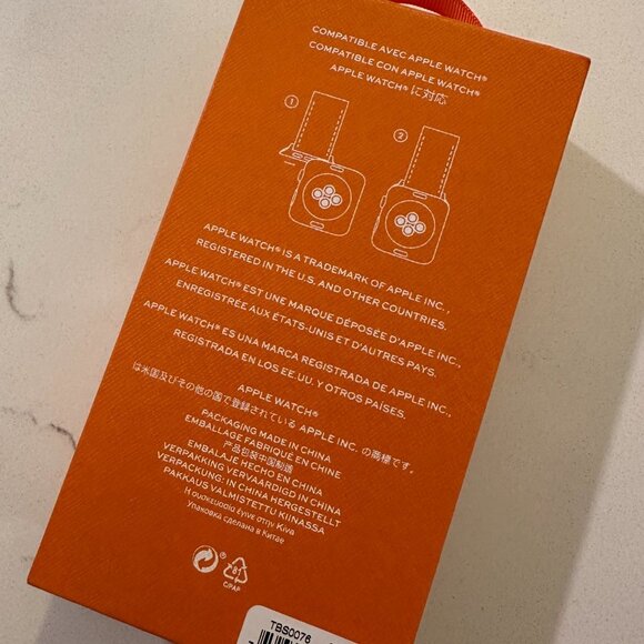 New! Tory Burch Apple Watch Band 38-40mm -Miller Collection, Leather - Picture 8 of 15